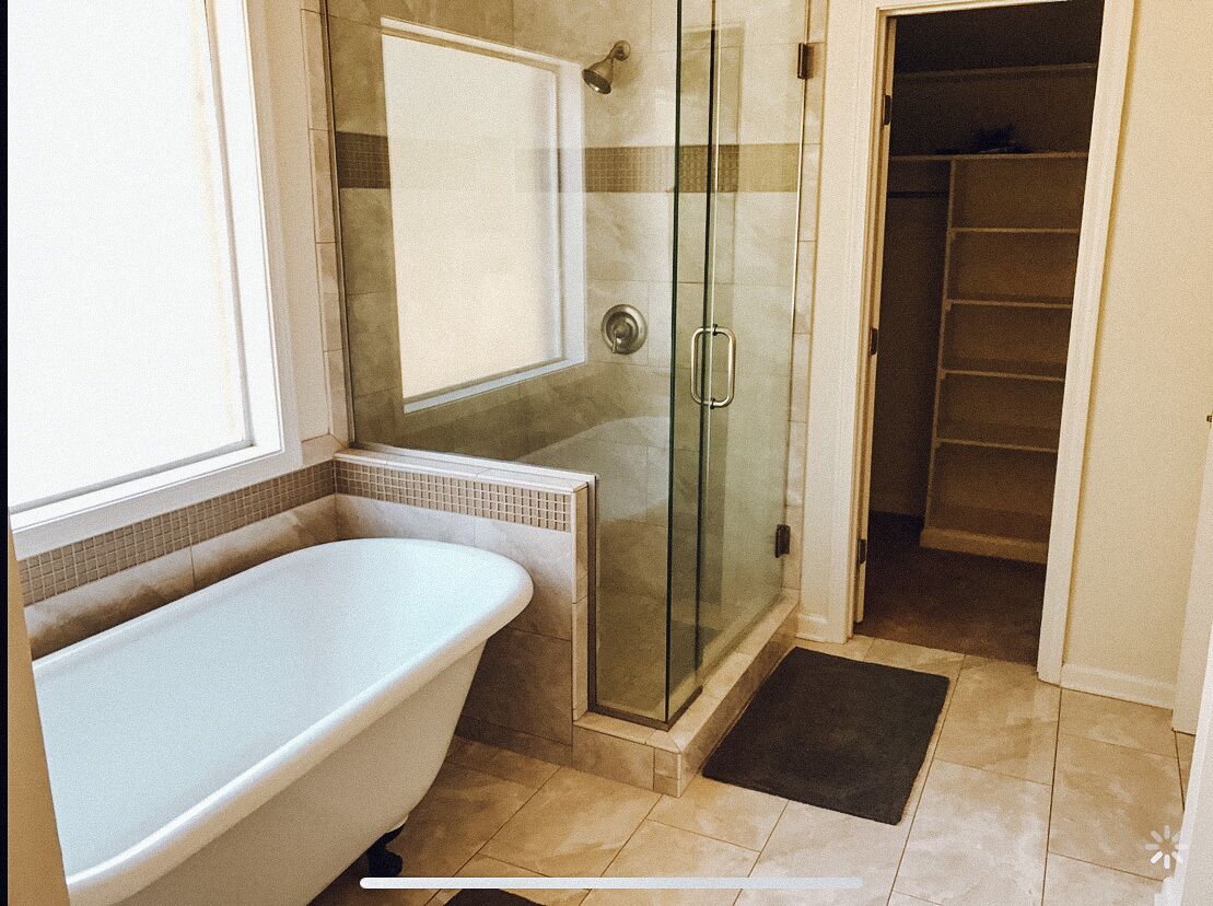 4BR Lakeside Villa. Minutes from Ole Miss campus and The Square