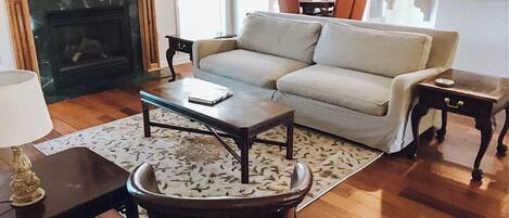 Smart TV, fireplace, ping pong, books