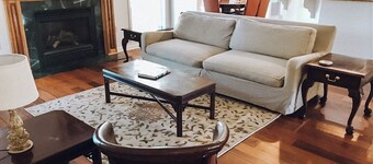 4BR Lakeside Villa. Minutes from Ole Miss campus and The Square