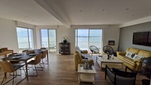 Télévision à écran plat