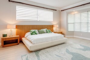 4 bedrooms, desk, laptop workspace, Internet - Walkable Waterfront Paradise: Home in Clearwater! (Clearwater)