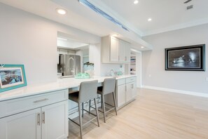 Refrigerador, microondas, parrilla de estufa y lavavajillas 