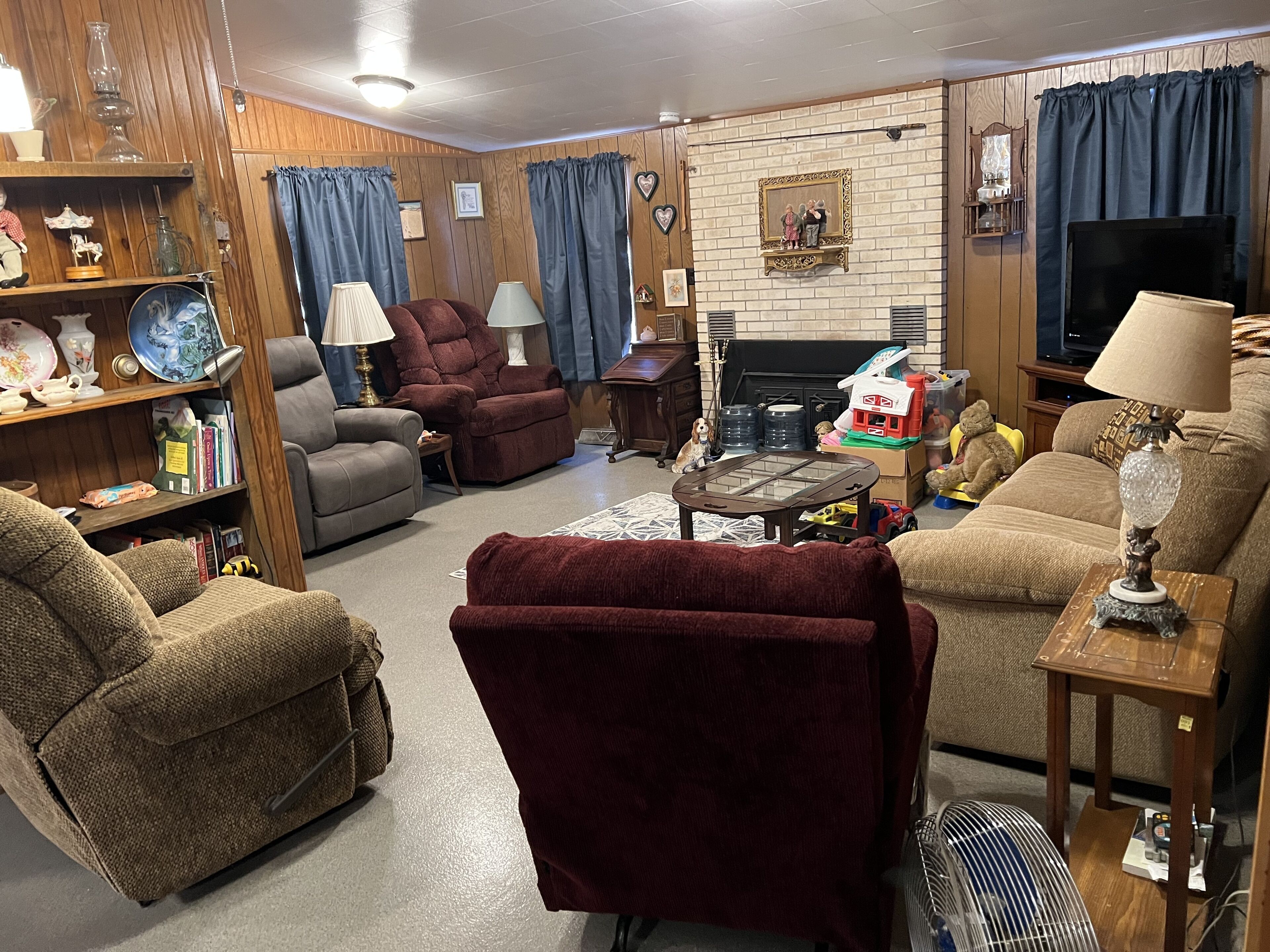 Grand Lake front 3 bedroom 2 bath home close to Grove