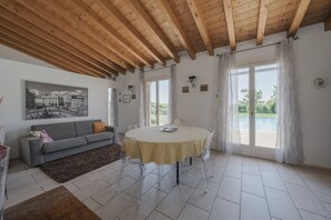 Interior - La Casina Apartment - with garden and pool (Pozzolengo)