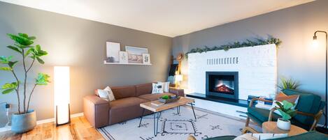 Smart TV, fireplace