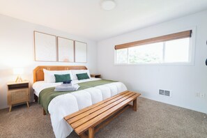 3 bedrooms, in-room safe, iron/ironing board, travel crib