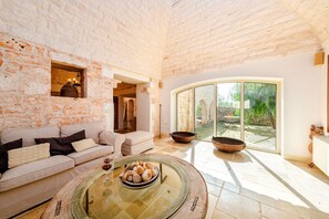 Interior - Charming Masseria with Private Pool & Olive Grove | Ceglie Messapica (Ceglie Messapica)