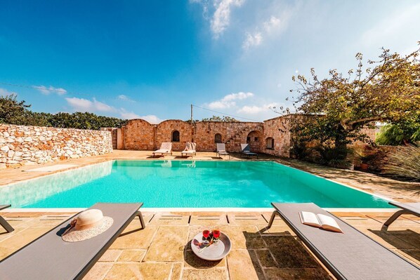 Outdoor pool - Charming Masseria with Private Pool & Olive Grove | Ceglie Messapica (Ceglie Messapica)