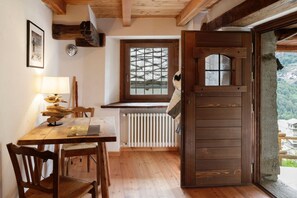 Dining - Characteristic rustic-style rascard in an panoramic hamlet with Matterhorn view (Valtournenche)