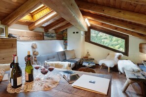Interior - Characteristic rustic-style rascard in an panoramic hamlet with Matterhorn view (Valtournenche)
