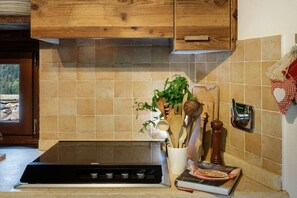 Fridge, microwave, dishwasher, coffee/tea maker