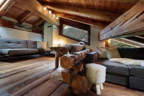 TV - Characteristic rustic-style rascard in an panoramic hamlet with Matterhorn view (Valtournenche)