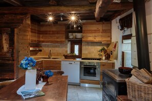 Kühlschrank, Mikrowelle, Geschirrspüler
