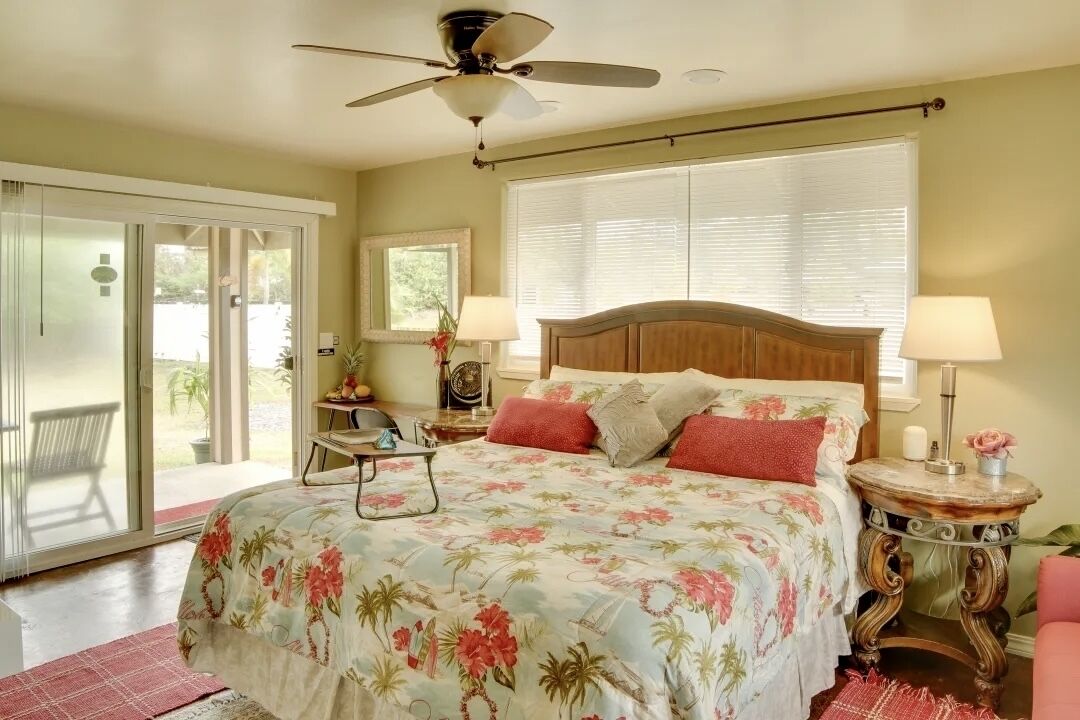 Peaceful Private Studio with Soaking Tub, TV & WIFI