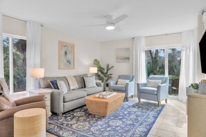 Smart TV, fireplace, DVD player