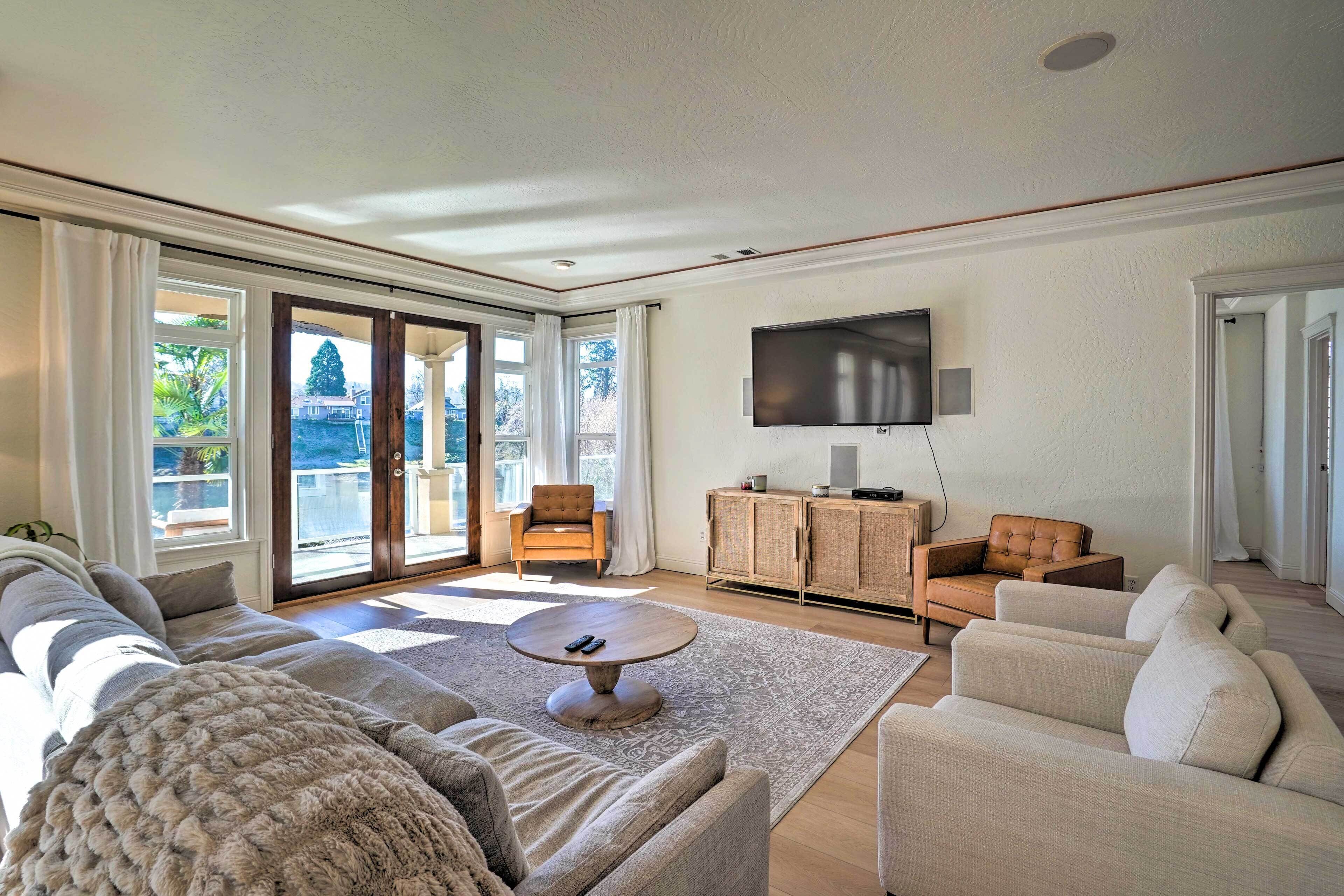 Luxe Grants Pass Getaway with Riverfront Views!