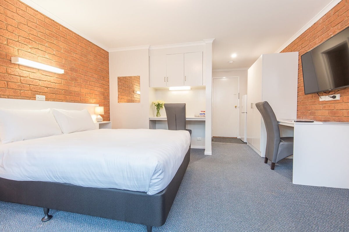 Standaard kamer | Een bureau, gratis wifi