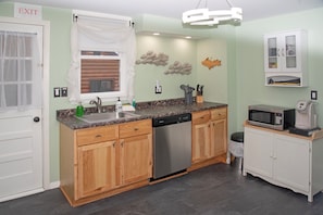 Fridge, microwave, oven, stovetop - SB2-Downtown Munising, Deli and Brewery Across the Street (Munising)