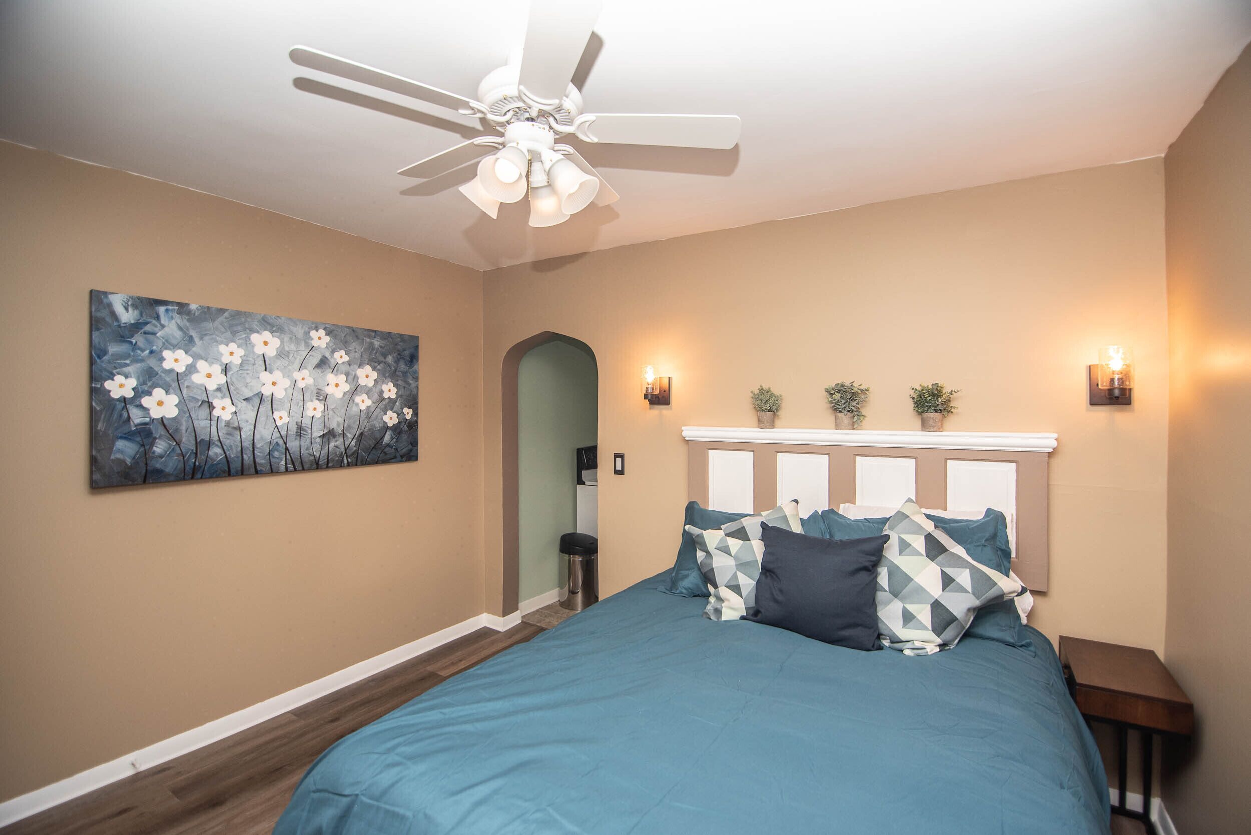 SB2-Cozy, Remodeled Apartment in Downtown Munising