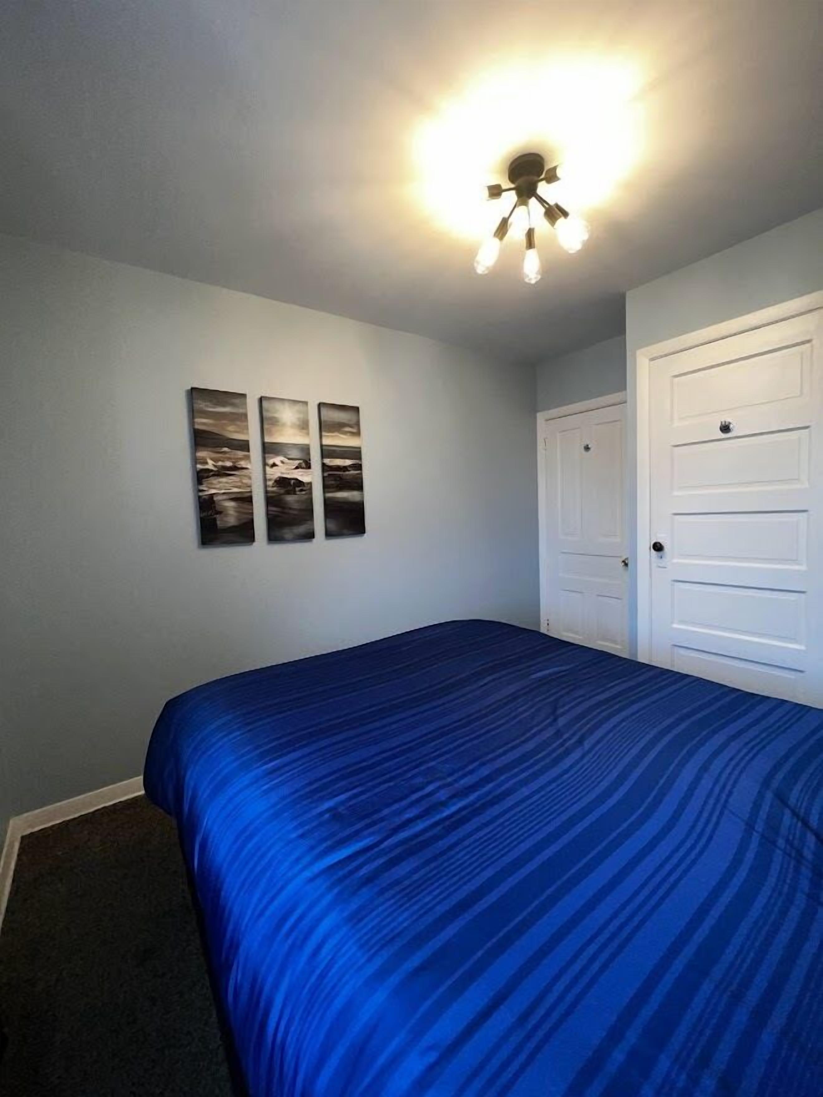 RB-Downtown Munising Apt, Walk to Boat Cruises, Coffee Shops & Brewery!