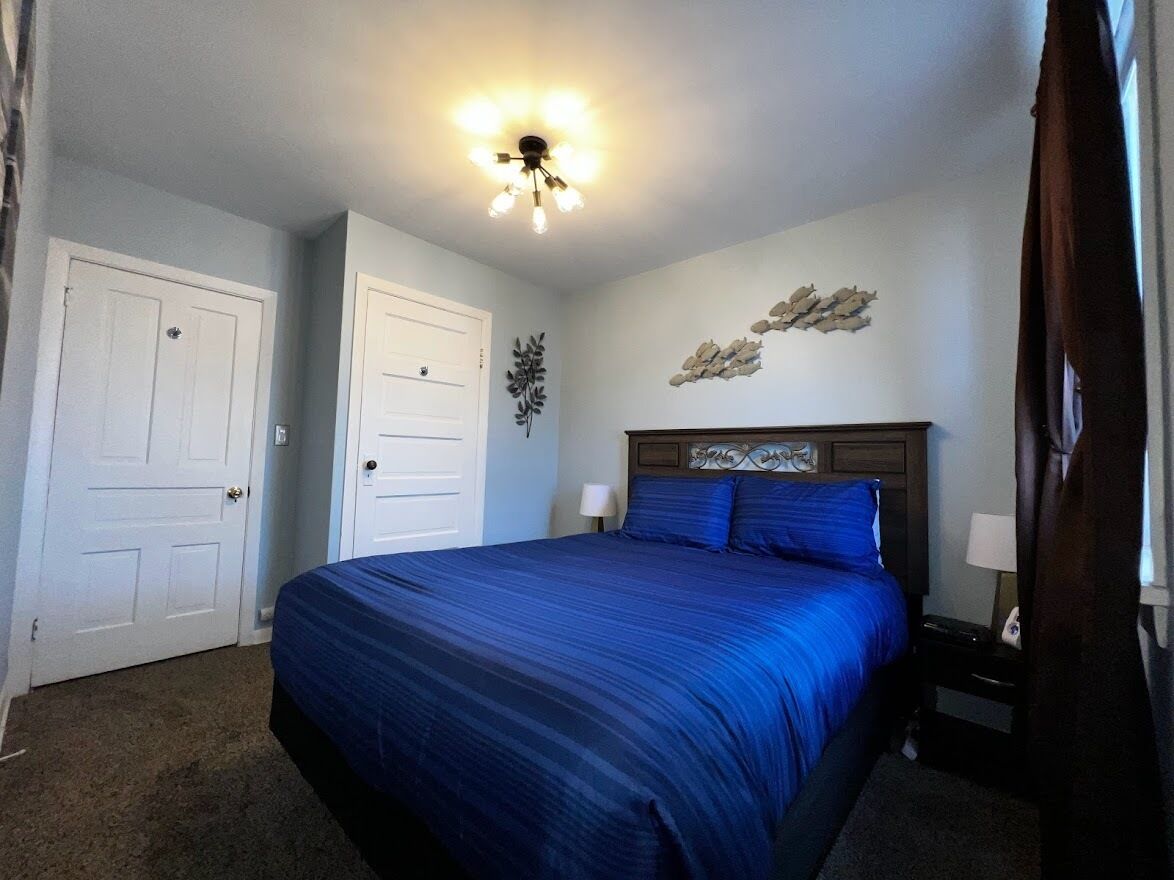 RB-Downtown Munising Apt, Walk to Boat Cruises, Coffee Shops & Brewery!