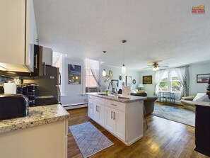 ثلاجة، ميكروويف، فرن، موقد طهي مسطح