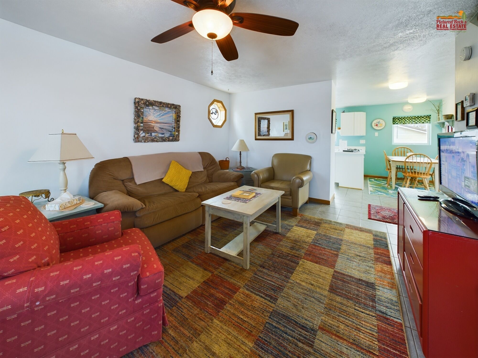 Fernseher, DVD-Player, Bücher