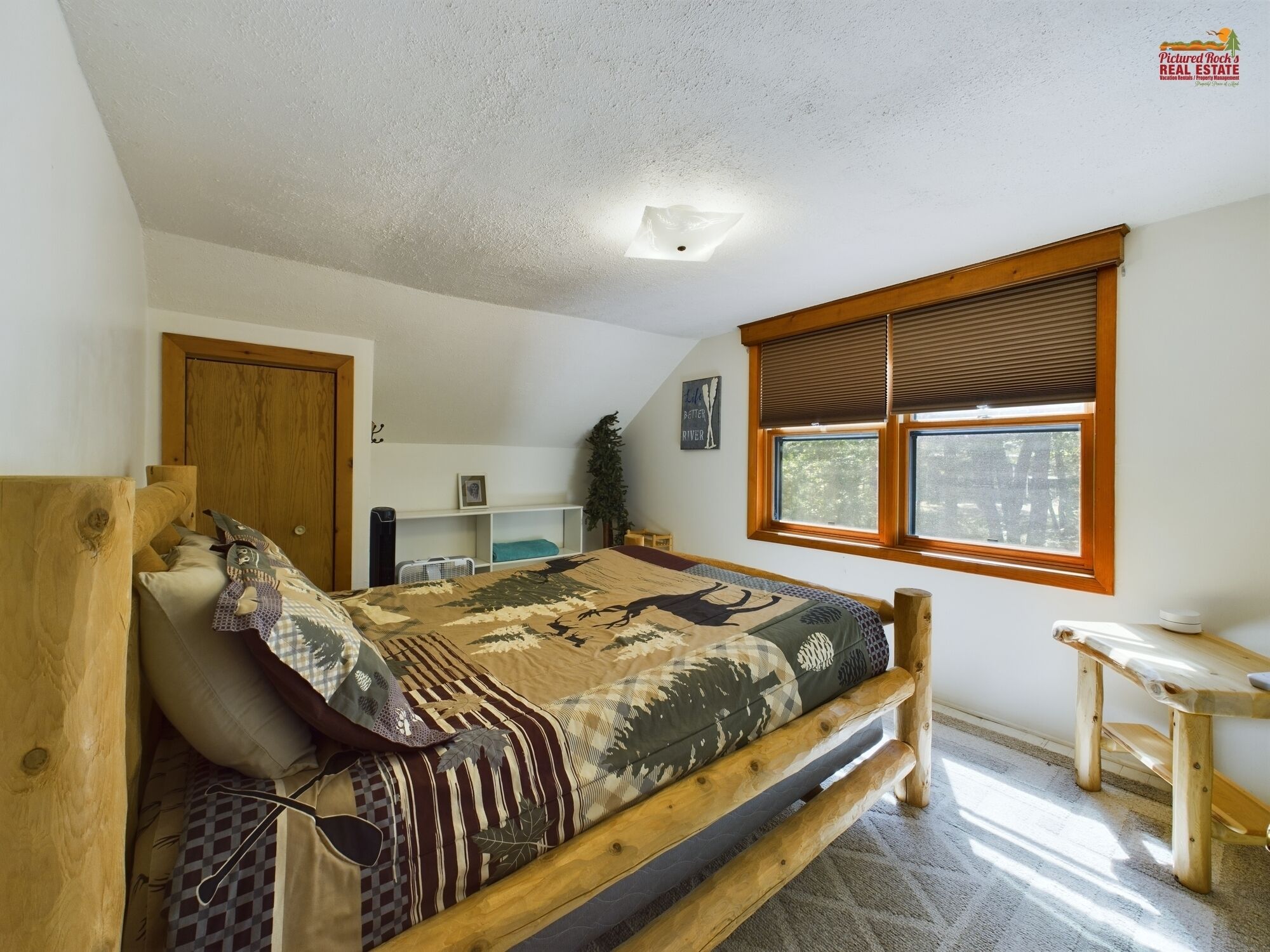 3 habitaciones, tabla de planchar con plancha y cuna de viaje 