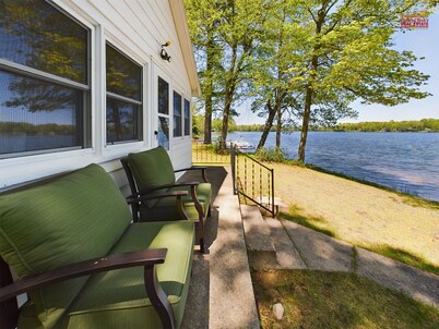Cozy Lakefront Cottage Near Munising & Pictured Rocks