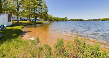 16 Mile Lake Getaway-Lakefront with Water Toys & Family Time Around a Fire