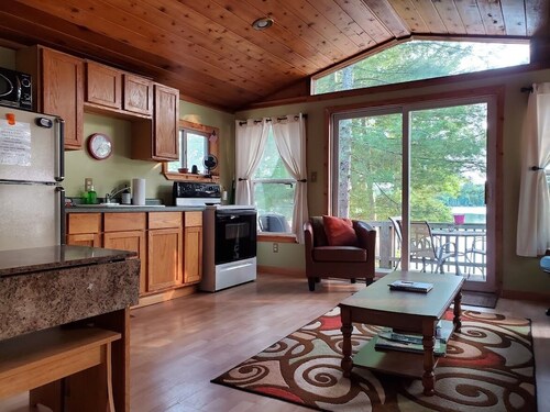 Crooked Lake Cottage-Lakefront Cabin