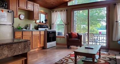 Crooked Lake Cottage-Lakefront Cabin