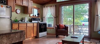 Crooked Lake Cottage-Lakefront Cabin