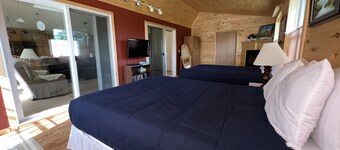 Beau Soleil Bungelow-Spacious 3 Bedroom Home with a Hot Tub, & Firepit