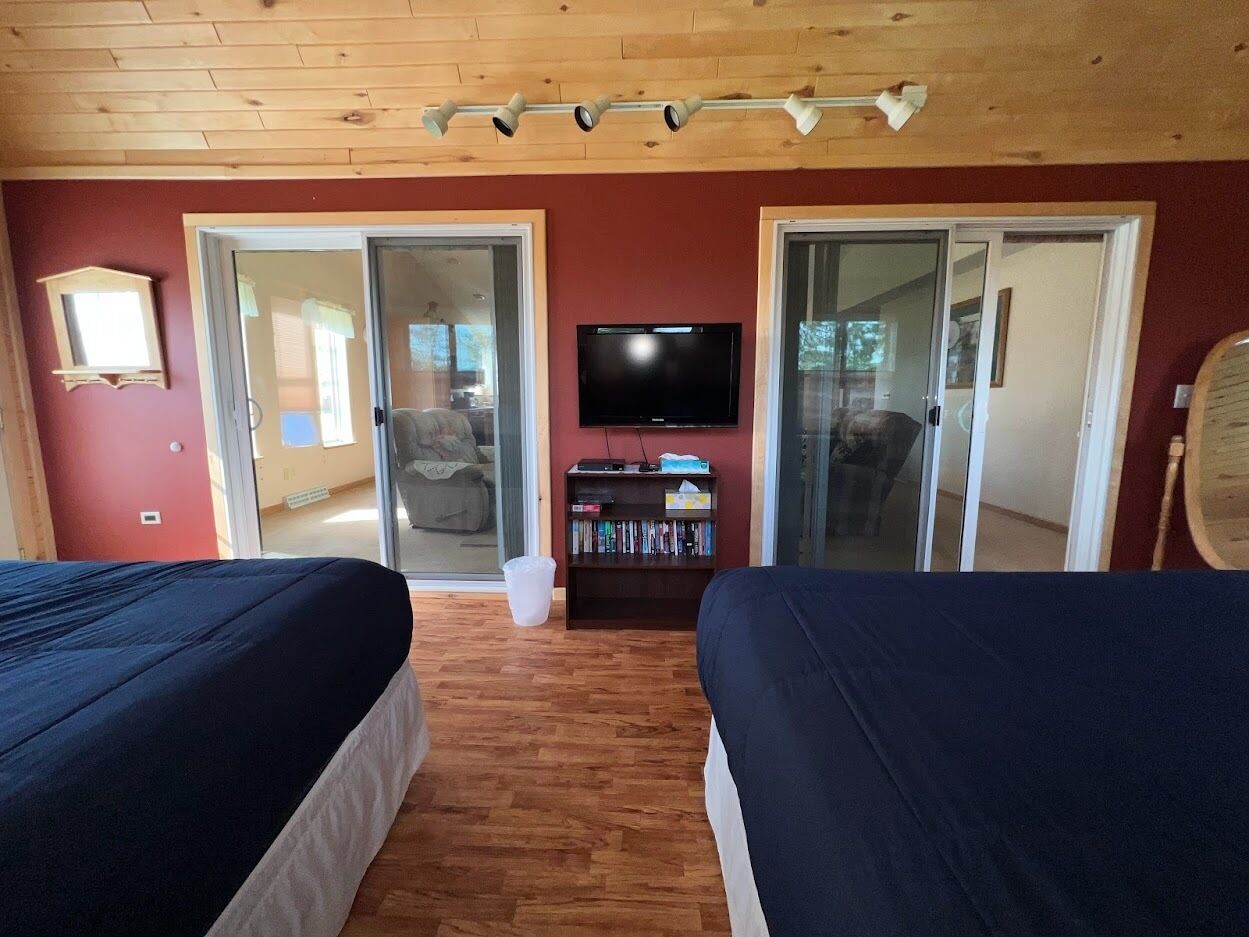 3 bedrooms, iron/ironing board, travel crib, free WiFi