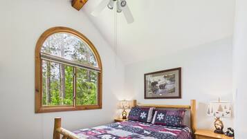 2 bedrooms, travel crib, free WiFi, bed sheets