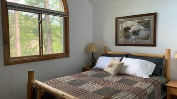 2 bedrooms, travel cot, free WiFi, bed sheets