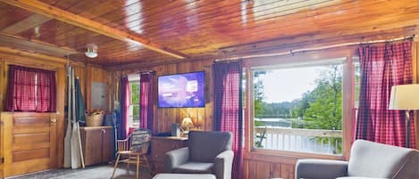 Smart TV, fireplace, DVD player
