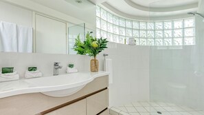 Douche, serviettes fournies