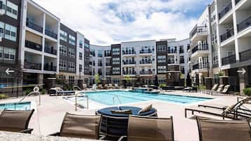 Outdoor pool, a heated pool
