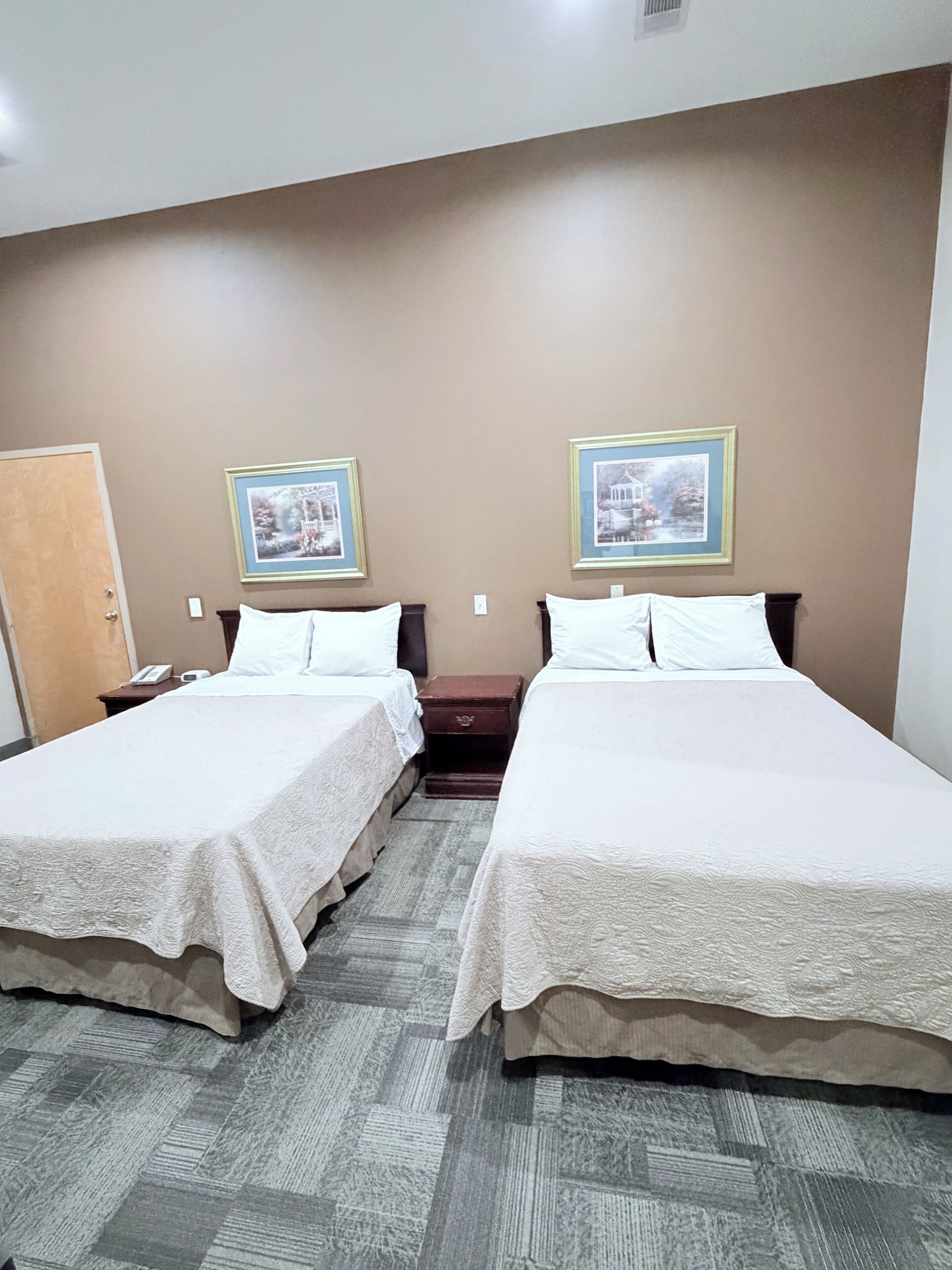 2 Double Bed, Accessible, No Smoking | Free WiFi, bed sheets
