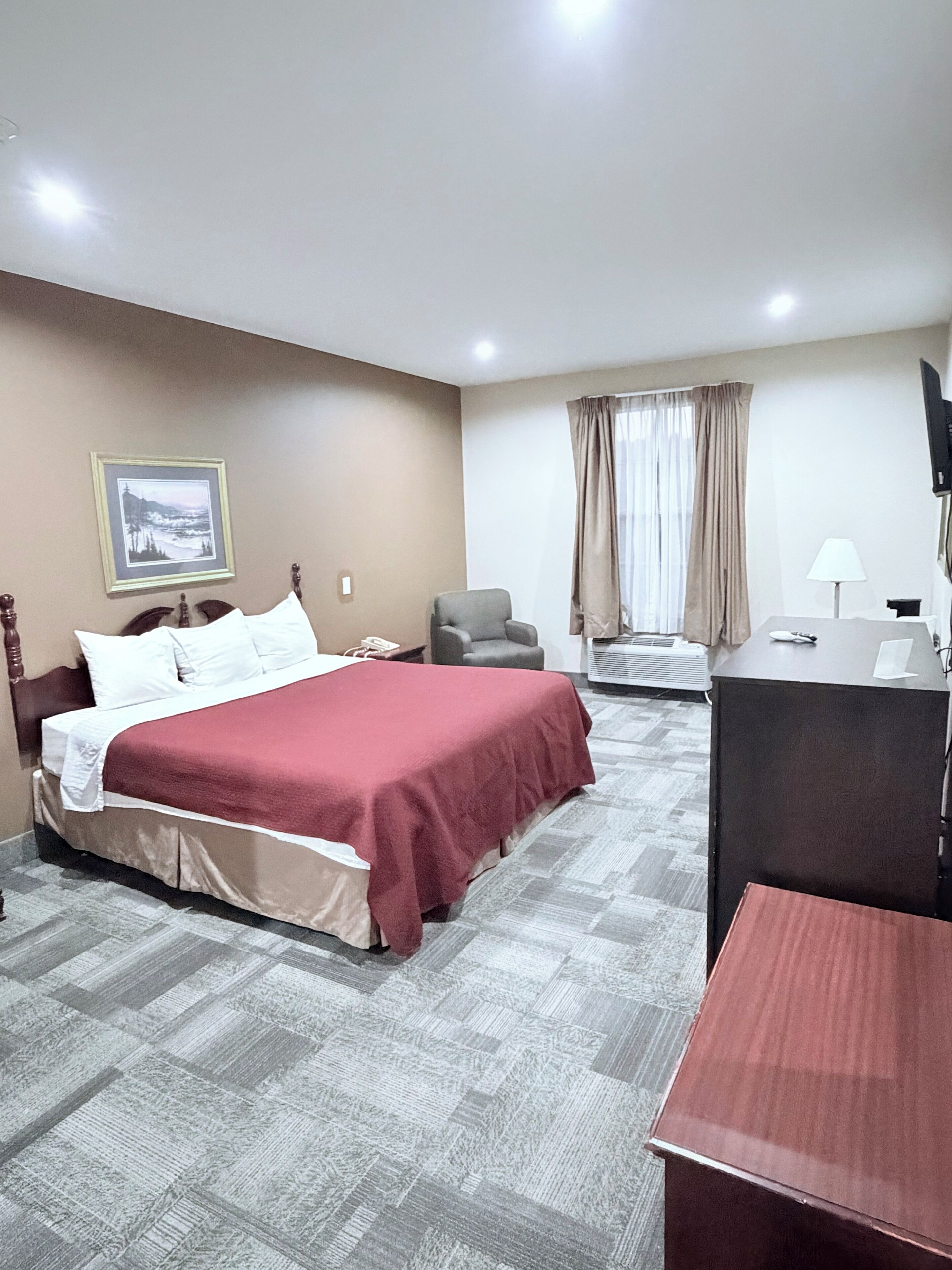 1 King Bed, Accessible, No Smoking | Free WiFi, bed sheets