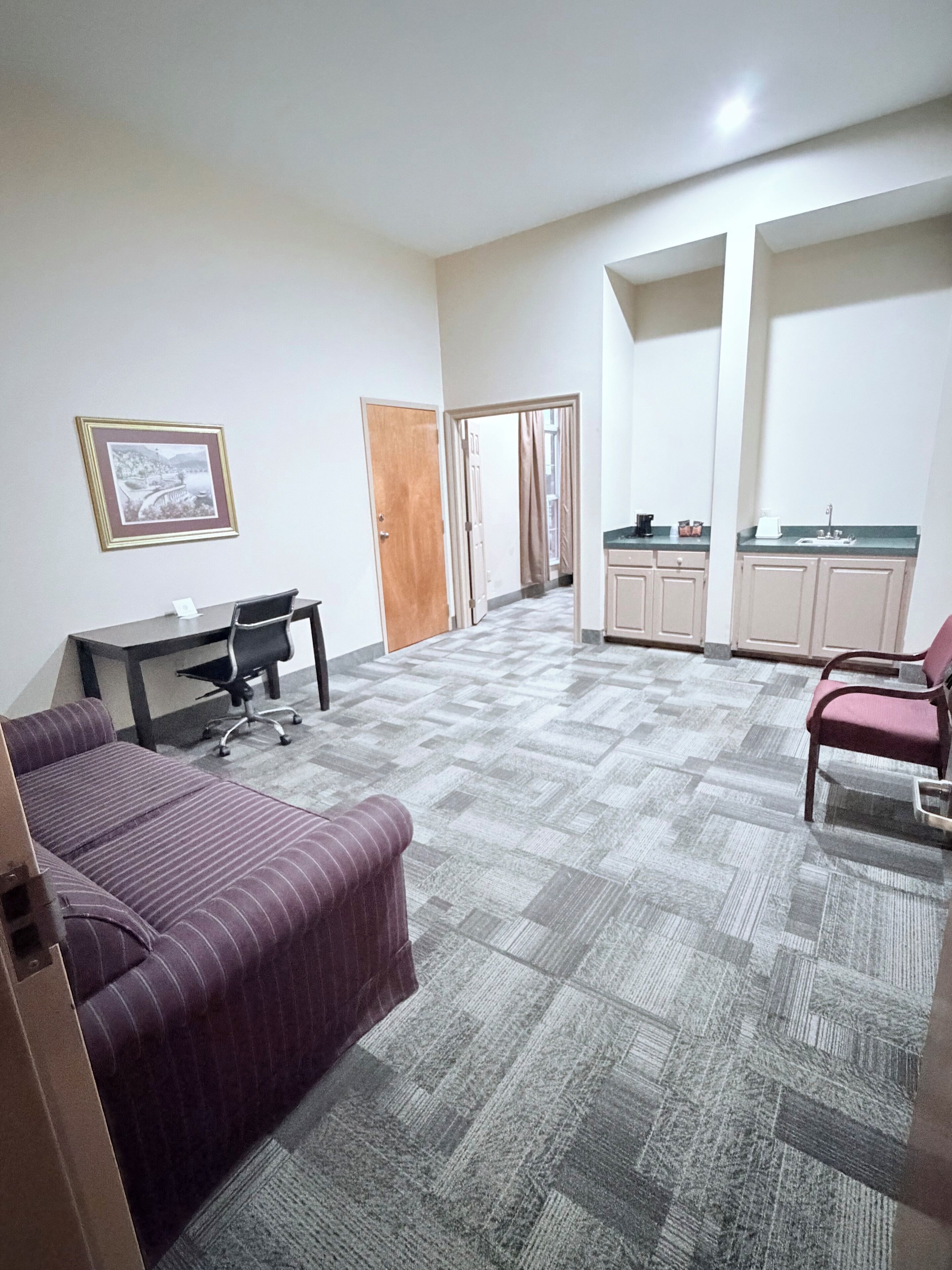 1 King Bed, 1 Room Suite with Spa Bath | Free WiFi, bed sheets