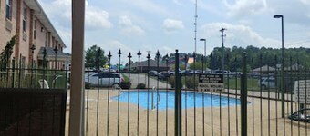 Collins Inn & Suites