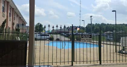 Collins Inn & Suites