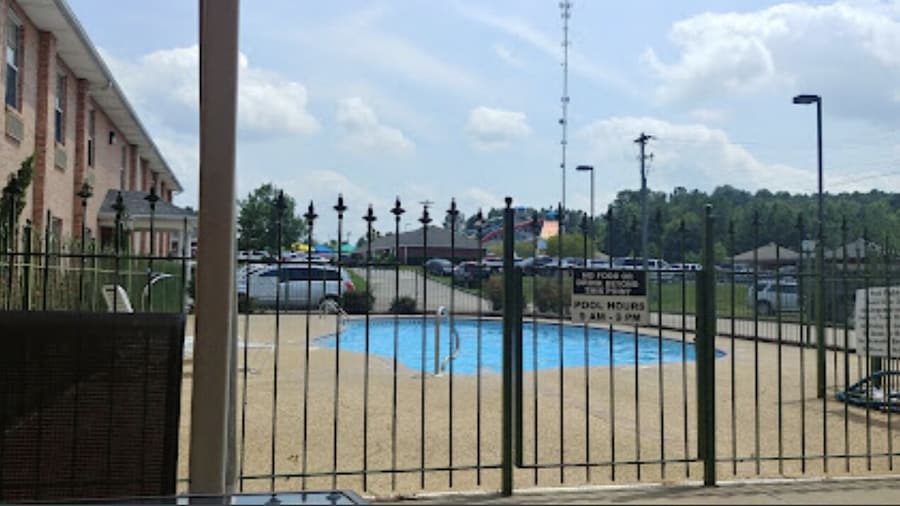Collins Inn & Suites