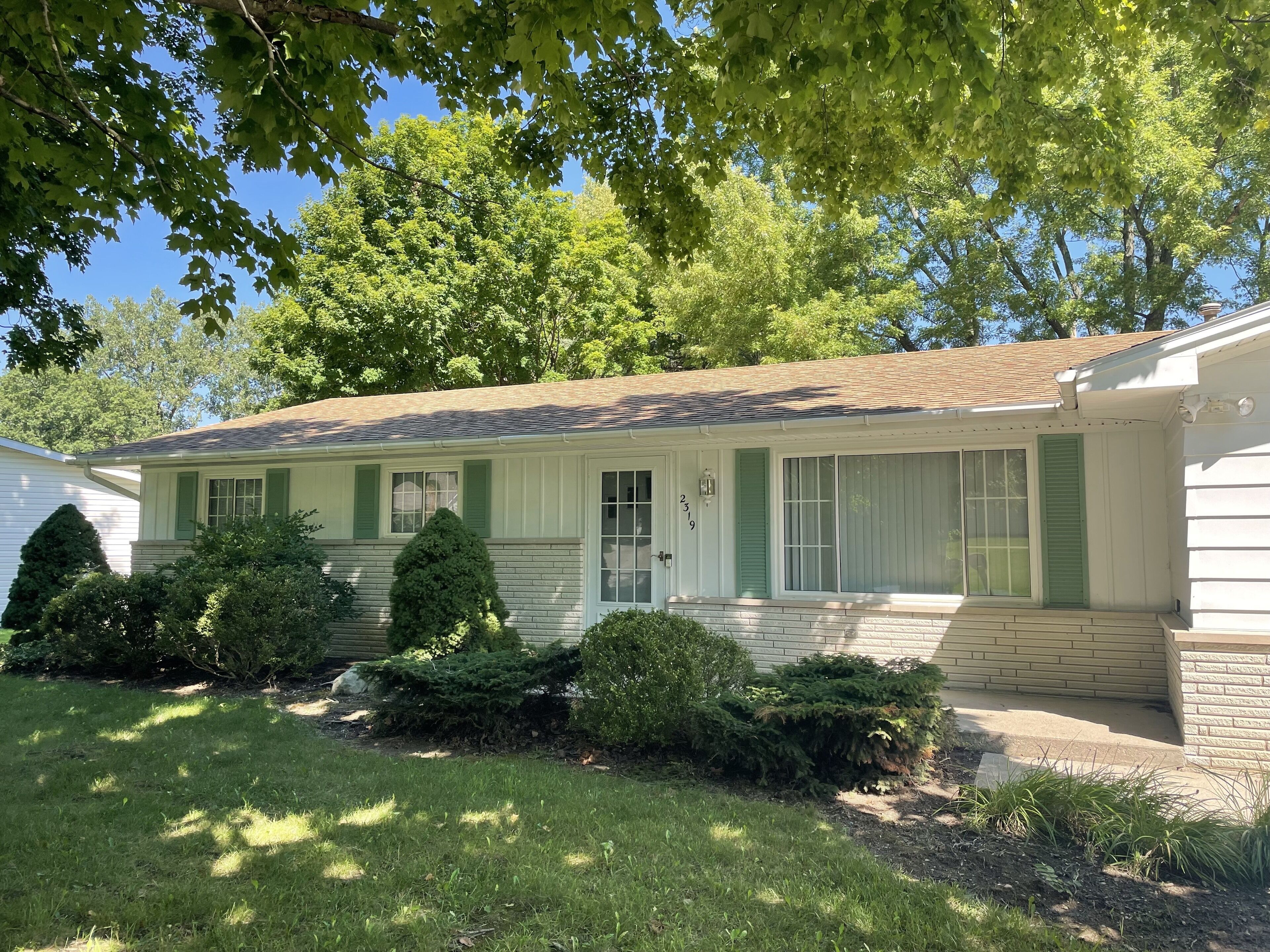 Spacious Home Less Than Ten Minutes from Coliseum!