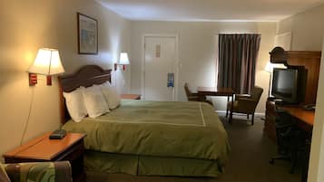 Senior Single Room, Non Smoking | Desk, laptop workspace, blackout drapes, soundproofing