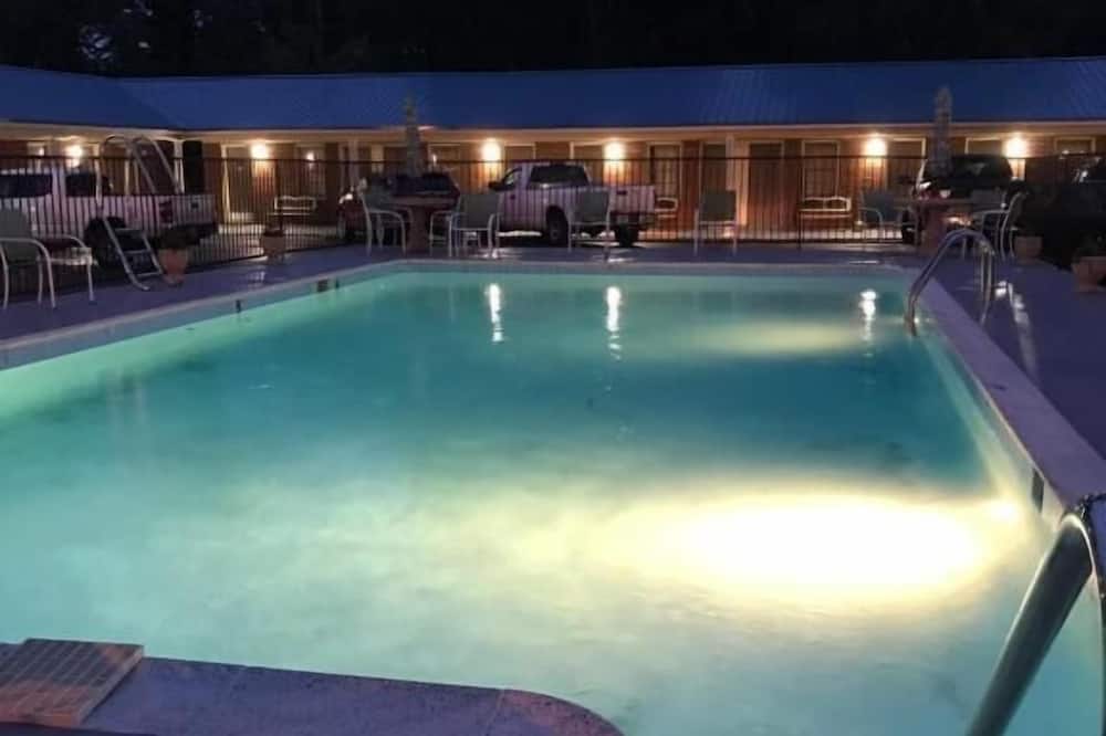 Merrimac Inn & Suites