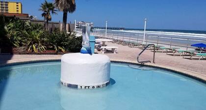 Daytona Beach Oceanfront 1BR Condo, Stunning Views, Pool Open, Steps to Sand!!